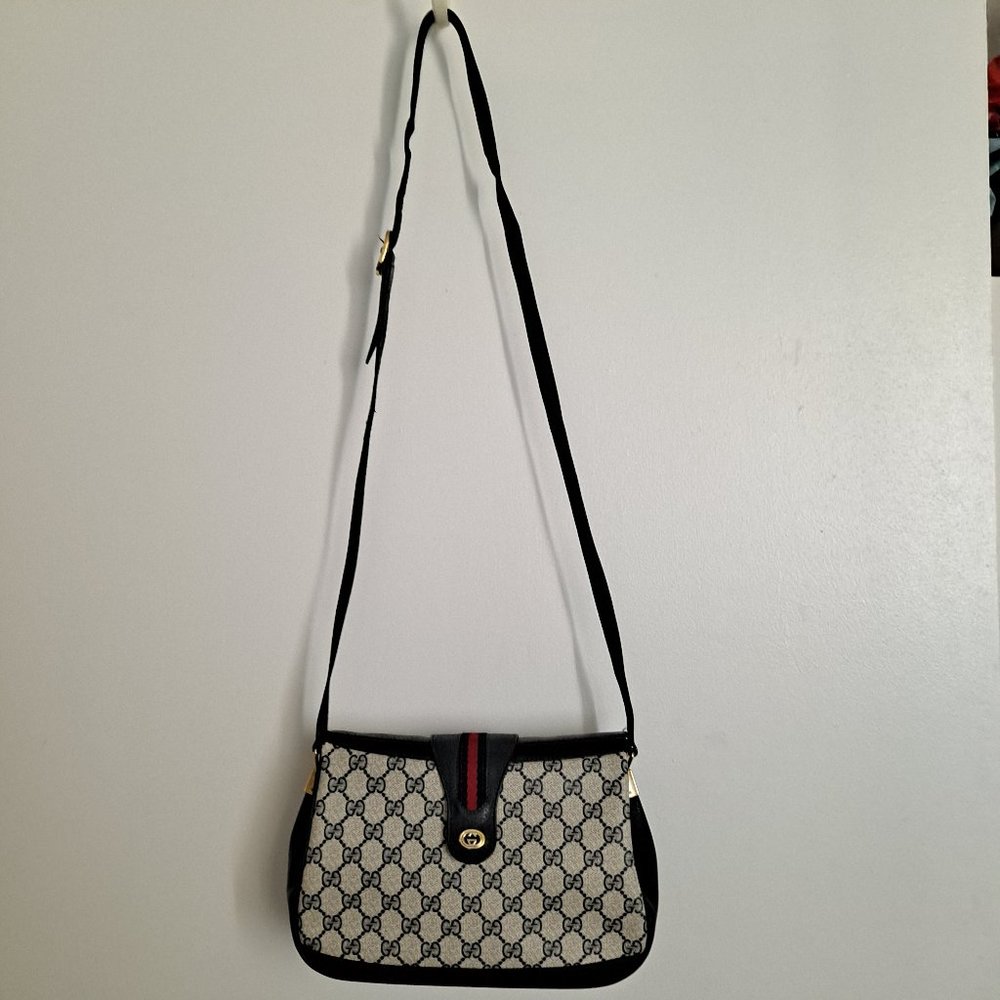 Gucci Vintage Accessory Collection Purse Crossbody Bag GG